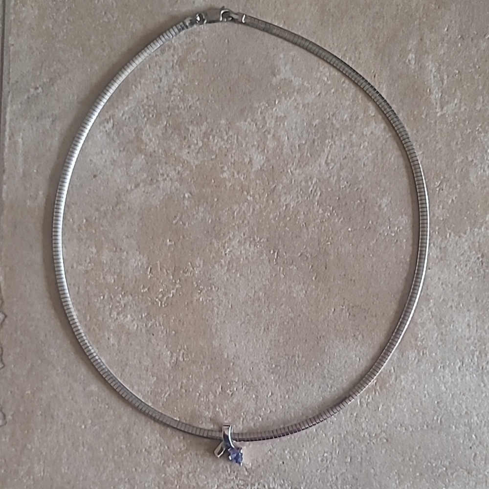 Pure Tanzanite Pendant on an Elegant Silver Necklace - Picture 2 of 3